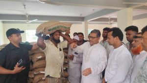 ফরিদপুর-৪ আসনে খালেদা জিয়ার জন্মদিনে মাদ্রাসা ও এতিমখানায় খাদ্য সহায়তা