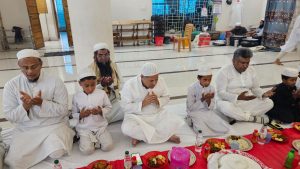 এতিম শিক্ষার্থীদের সাথে ইফতারে এমপি শহিদুল ইসলাম বাবুল